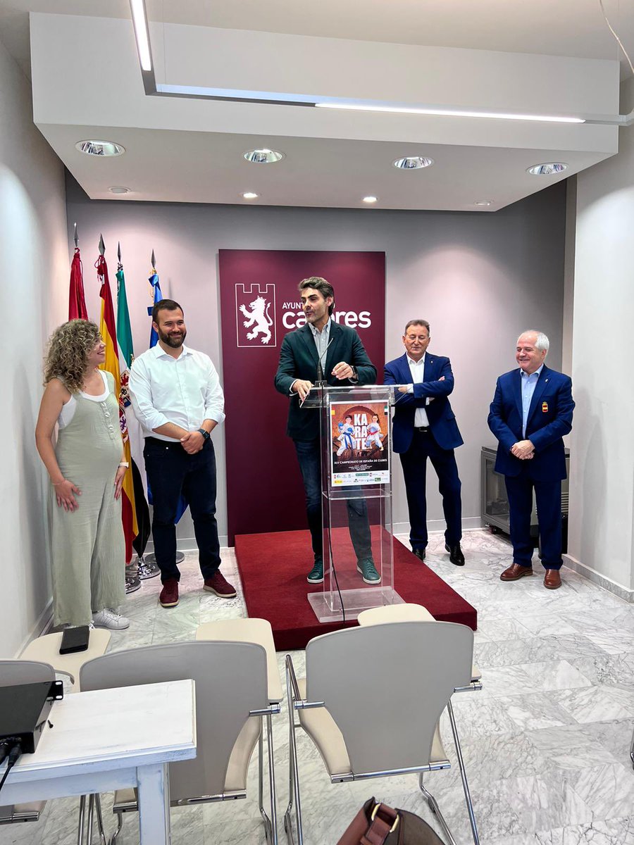 RFEKarate's tweet image. Presentación del Cto. de España de Clubes en el @aytocaceres . 🇪🇸 

Junto a @amarqueomor,el Pte. de la @fexkarate , Daniel Timón,el Alcalde, Luis Salaya,la Concejala Deportes, Paula Rodriguez y el Dtor. Gral. de Deportes, Dan de Sande Bayal.
@amarqueomor @Junta_Ex @EfeExtremadura