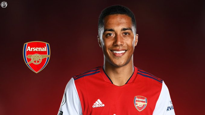 VipArsenal's tweet photo. Fabrizio Romano: "Youri Tielemans is midfield priority for Arsenal. Arsenal are expected to bid for Tielemans next week, unless they change their strategy. Expected fee is €35/40m." [caughtoffside column] https://t.co/maAPziRNB2