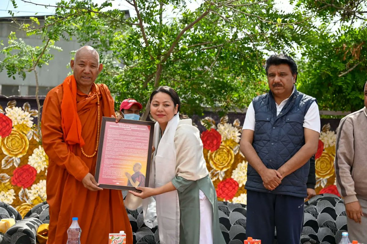 DIPR_Kargil's tweet photo. CEC @FerozKhan_Kgl attends yoga session organized by Education Department,   MIMC Leh

@lg_ladakh @santoshsukhdeve  @Sanghasena_MIMC @moayush @MIMCLadakh @EducationKargil @dse_ladakh https://t.co/VTruNepcso