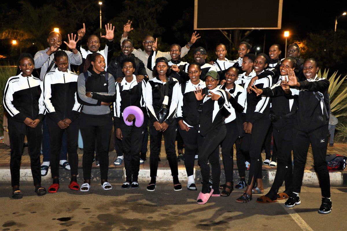 RRA_VC's tweet photo. Amakipe yaserukiye u Rwanda mu irushanwa nyafurika rya Volleyball mu cyiciro cy'Abagore muri Tunisia, RRA VC na APR VC, yagarutse amahoro i Kigali. yasesekaye ku Kibuga cy'indege i Kanombe uyu munsi mu rukerera (saa sita z'ijoro) https://t.co/Y6qUBUdZDj
