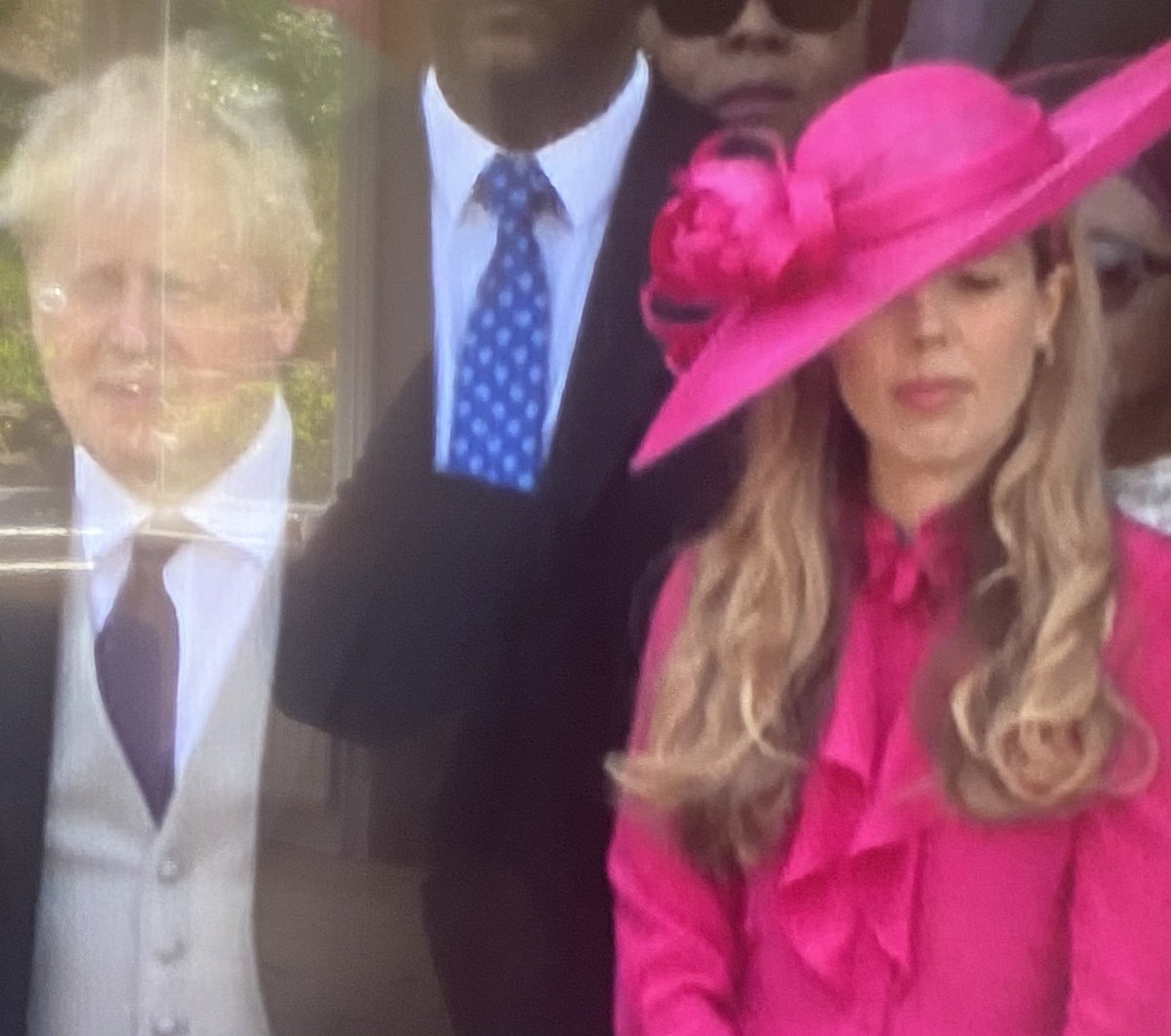 sarahmann365's tweet photo. Carrie : I will be there, standing to your left
Also Carrie : I’d like a hat with a massive brim, angled to the right 
#TroopingTheColour https://t.co/Q77KjDF0dd