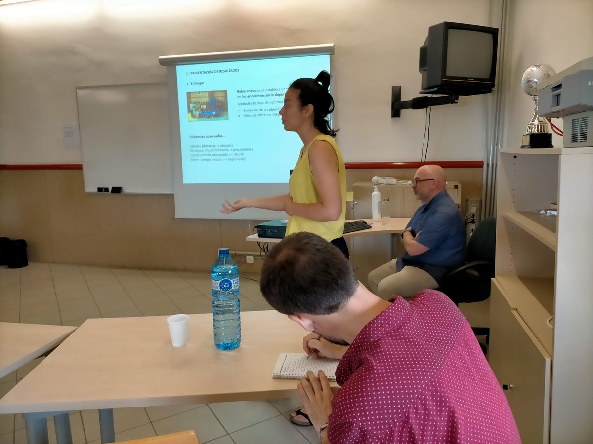 Laura Tomás (facilitator of COMMUNITY socio-sports meetings) talks about how she favors the group's involvement in the development of games

The meetings are a socio-educational intervention based on cooperative #physicalactivity and #LearningService for peer-to-peer interaction