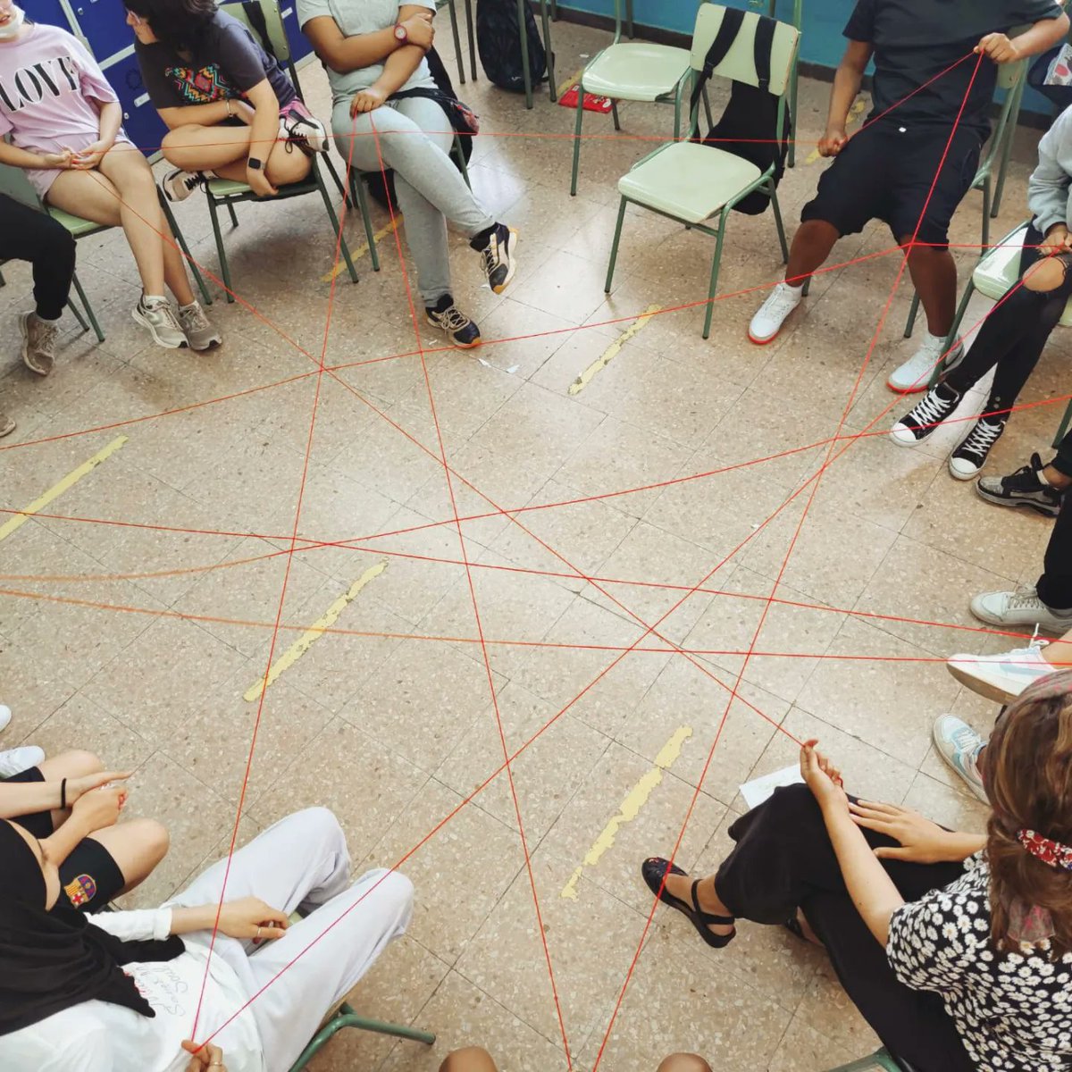 insgalileo's tweet photo. Poc a poc arribem a final de curs i anem tancant els cicles. En cercle rememorem els millors moments del curs i aprofitem per agrair-nos i dir-nos allò que ens ha sumat els uns dels altres. 🤗 https://t.co/zxeJmFikRT