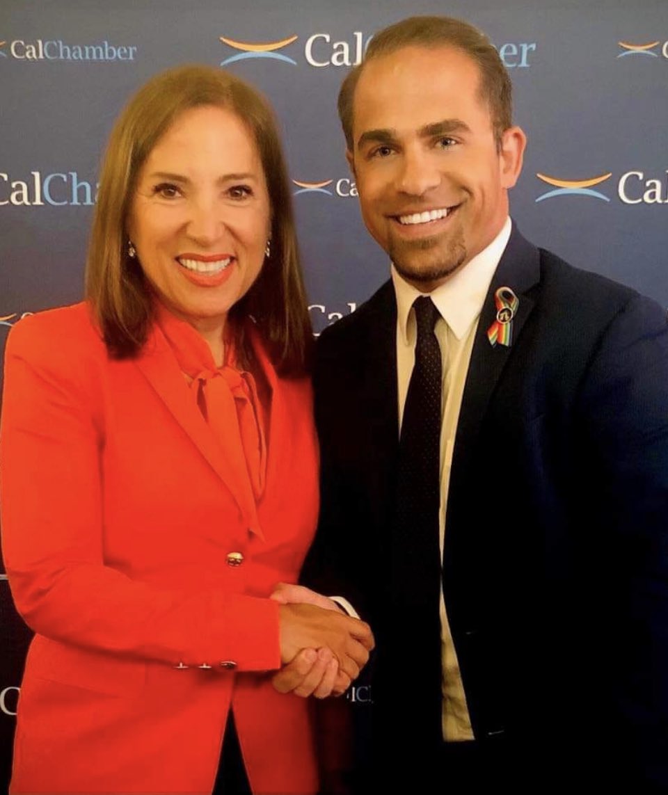 My friend Daniel Sohn, @HesGotOurBack met with the #LtGovernor of #California @EleniForCA yesterday and wore his #OrlandoRibbon. Apparently she liked it so much, they want some for her whole office to wear and honor #The49 with action. Thank you Daniel and Eleni!
❤️🧡💛💚💙💜