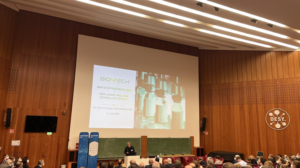 AiF_ProjektGmbH's tweet photo. Wir freuen uns den #PTTag22 bei @desy zu begleiten, u.a. mit St‘in @JudithPirscher @BMBF_Bund, Dr. Ole Janssen @BMWK, Professor @uwe_cantner @EFI_Kommission, Dr. Sierk Poetting @BioNTech_Group 
#Projektträger #PTTag #PTNetzwerk #Innovation #Forschung #FuE #Transfer https://t.co/P1R77QyaF6