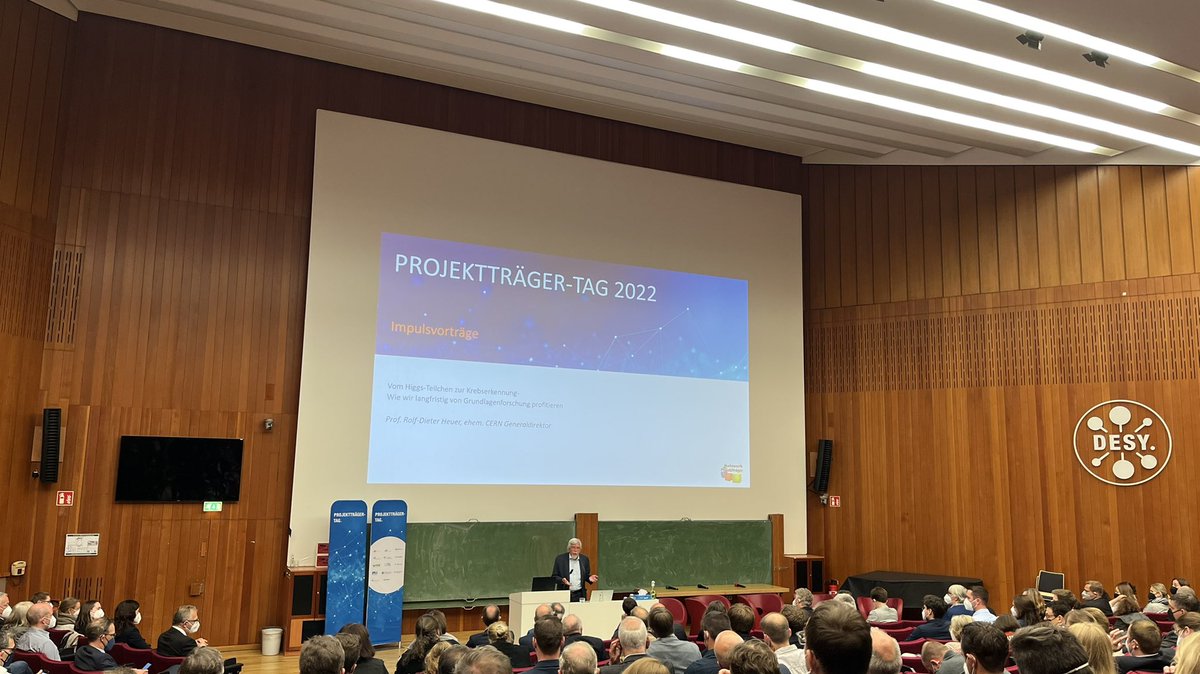 AiF_ProjektGmbH's tweet photo. Wir freuen uns den #PTTag22 bei @desy zu begleiten, u.a. mit St‘in @JudithPirscher @BMBF_Bund, Dr. Ole Janssen @BMWK, Professor @uwe_cantner @EFI_Kommission, Dr. Sierk Poetting @BioNTech_Group 
#Projektträger #PTTag #PTNetzwerk #Innovation #Forschung #FuE #Transfer https://t.co/P1R77QyaF6