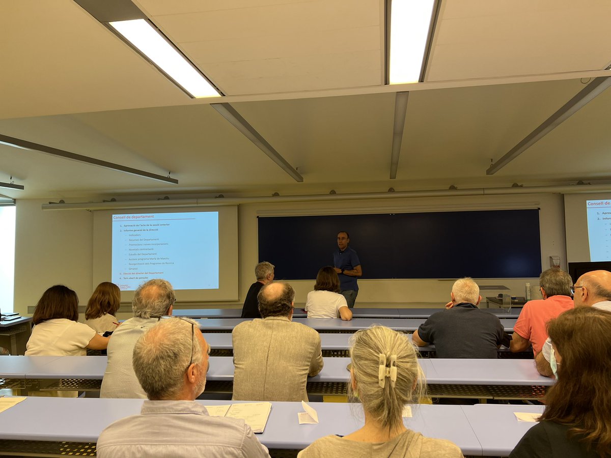 ArcadiNavarro's tweet photo. Emotiu comiat del brillant #DavidComas com a cap de @UPFbiomed. Ens ha estat providencial en uns moments duríssims. Gràcies, David. https://t.co/cT5g6V6MBC