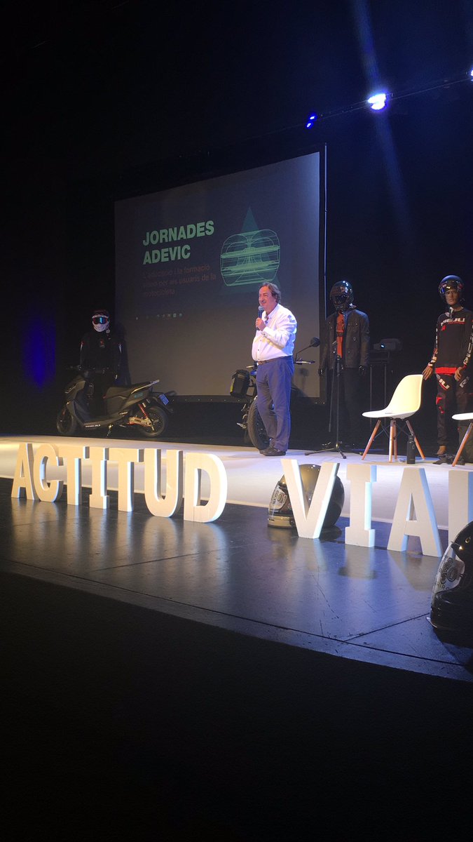 ADEVICatalunya's tweet photo. ¡Seguimos! La Didáctica de la Movilidad Segura y Sostenible. El Modelo Roa(c), a cargo de Francesc Esteban, de @FormAccio #JornadesADEVIC #JornadasADEVIC #ADEVIC #FETEVI @FETEVI #actitudvial #formacióviària #formaciónvial #educacióviària #educaciónvial https://t.co/BKwC7ZSONe
