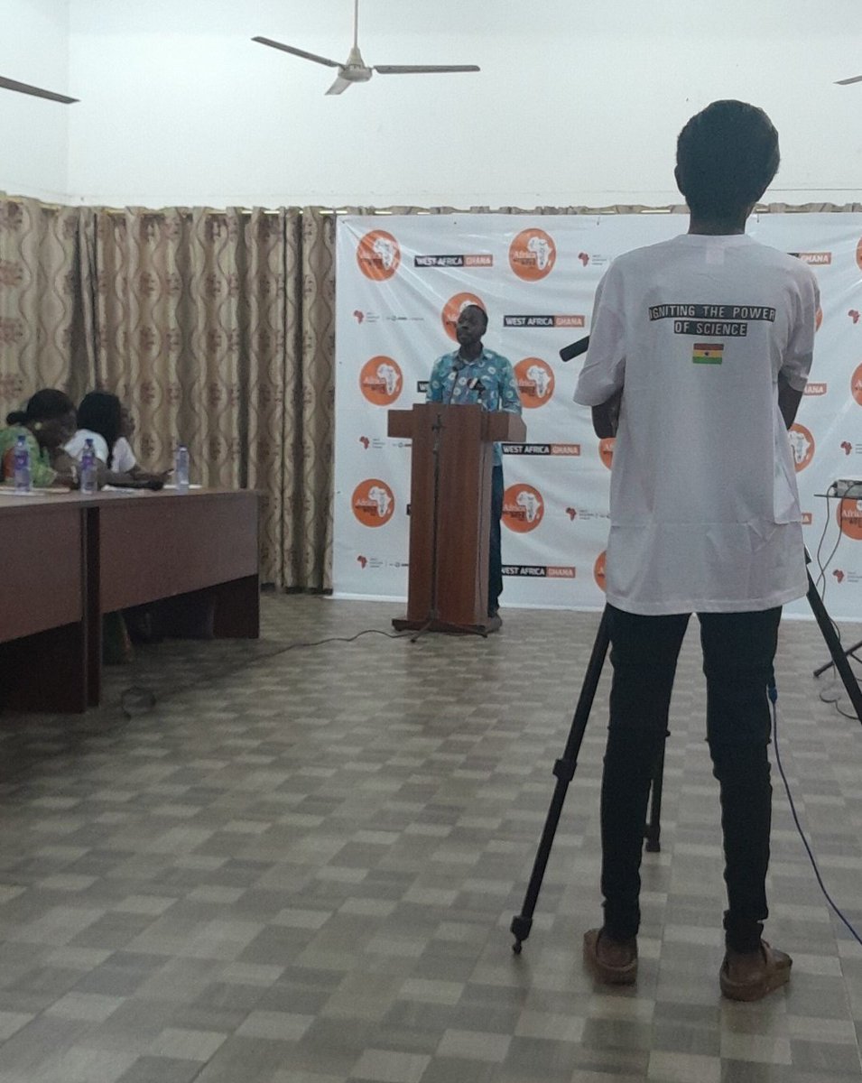 EquiahMaggi's tweet photo. Your content as a science communicator is dependent on rhe level of knowledge of your audience. The way you explain your content to a primary school audience is far different from the way the same content is explained to a university audience.

#ASWGhana #AfricasEinsteins https://t.co/LpFmkvX5Eb