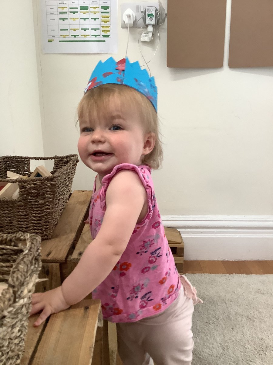 shiresnap's tweet photo. Once they were made the babies loved trying on their creations!😁👑 https://t.co/5CXAZu7n8c