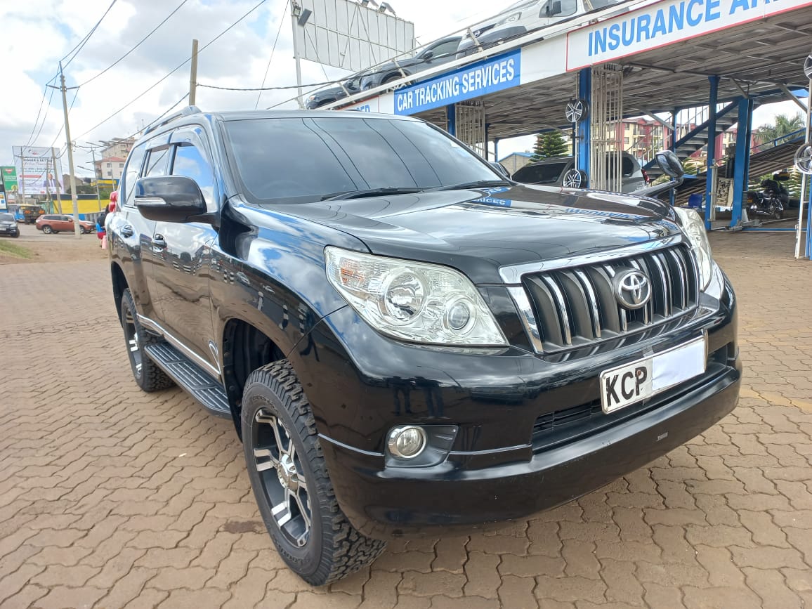 aplusmotorske's tweet photo. Toyota Landcruiser Prado TX | 2010 Model | Auto | Petrol | 2700CC | 7 Seater | Alloy Rims | Side Mirror Indicators | Leather Seats | Multi-Functional Steering Wheel | Fog lights | Side Steps | Trade-In Ok 
Price 3.69M
Call 0706555666 / 0707555666
#Naivas #Zimbambwe https://t.co/SumTwqQP9j