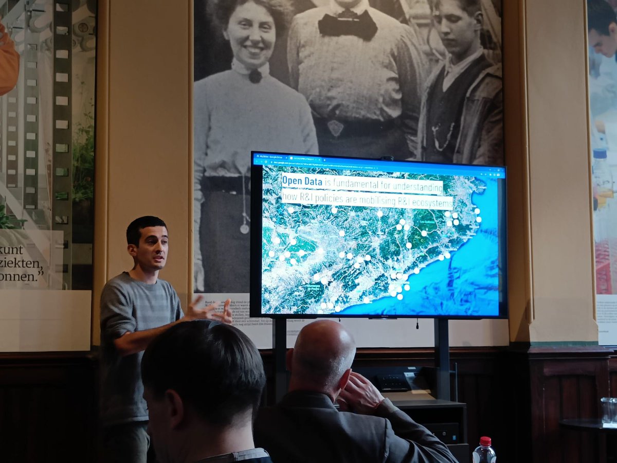 Nicolau Duran presenting: Monitoring challenge-oriented #smartspecialisation. Opportunities and limitations of open data and semantic techniques. The case of Catalonia at <a href="/Euspri_Forum/">Eu-SPRI Forum</a> a work done in collaboration with <a href="/economiacat/">Economia i Finances</a> #FonsUECat
#RIS3CAT CC @s3platform