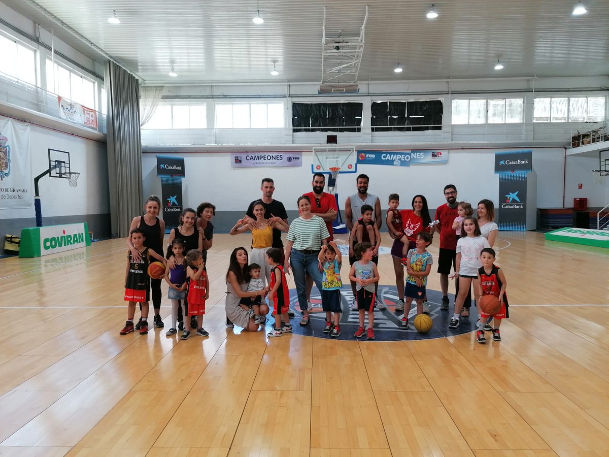 BaseFCBG's tweet photo. 😍 Se acaba la actividad en nuestras Escuelas Baloncesto @Puleva. ¡Y qué bien nos lo hemos pasado este año!

👏 Un fuerte aplauso para todos nuestros niños, sus familias y los entrenadores por dar un gran ejemplo de amor hacia este deporte. https://t.co/jW7qwjSEnm