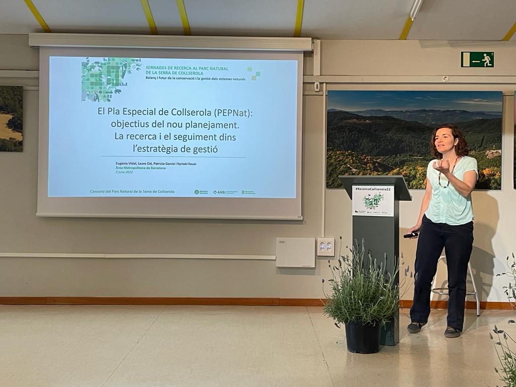 parcncollserola's tweet photo. Eugènia Vidal i Laura Cid #AMB exposen quins són els objectius del nou planejament #PEPNat a #Collserola: “El PepNat es un instrument híbrid ambiental i urbanístic” “El Pla parteix de tot el coneixement prèvi acumulat” #RecercaCollserola22 https://t.co/LVicCds8He