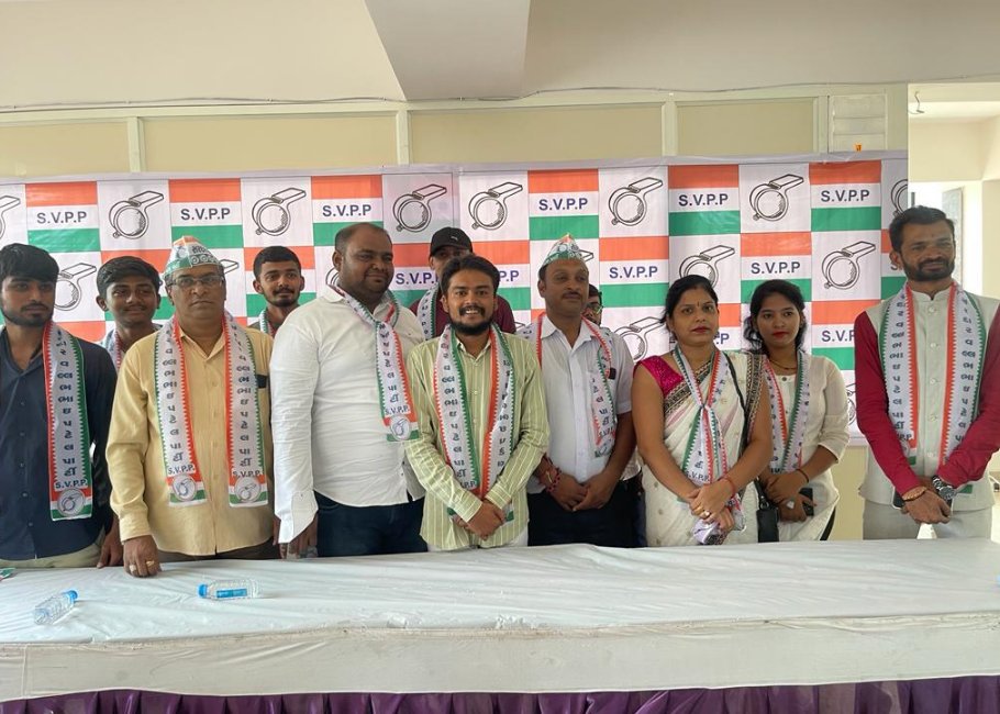 gujaratsvpp's tweet image. આમ આદમી પાર્ટીના અમદાવાદ યુથ પ્રેસિડેન્ટ સહીત ૧૦૦ થી વધુ કાર્યકરો  સરદાર વલ્લભભાઈ પાર્ટીમાં જોડાયા…
#sardarvallabhbhaipatelparty
#gujaratsvpp
#SvppSachin
#Kalpeshparekh81
#jigar_kothiya