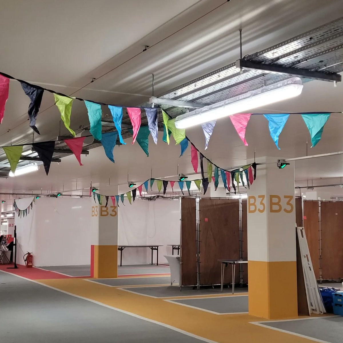 Here we go! Pop by and say hi 👋 to us and the many talented artists from Scottish Design Exchange shelves! We're all ready with our products for you to view and take home 😉

Time - 11am to 6pm ⏰️ 
Venue - Level B3 Car Park, St James Quarter 🏢
Duration - 2nd to 5th June! 🌞