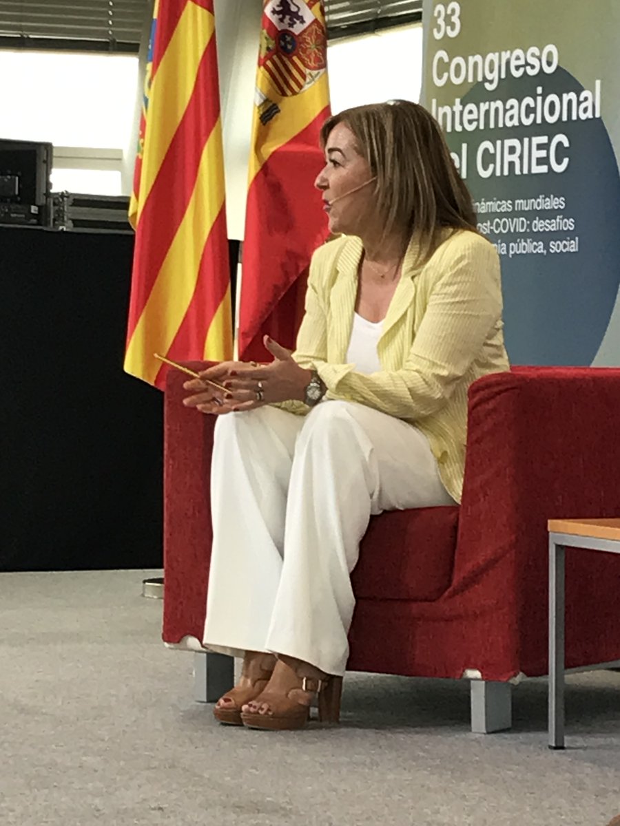 👉Comienza el Panel de Experiencias de la Jornada de Presentación del 33 Congreso Internacional del <a href="/CIRIEC_Esp/">CIRIEC-España</a>  en @GVAddigital con <a href="/carmenpastorse/">Carmen Pastor Sempere</a>  💡"Necesitamos estructuras tecnológicas resilentes 100% europeas" ⛓️📌