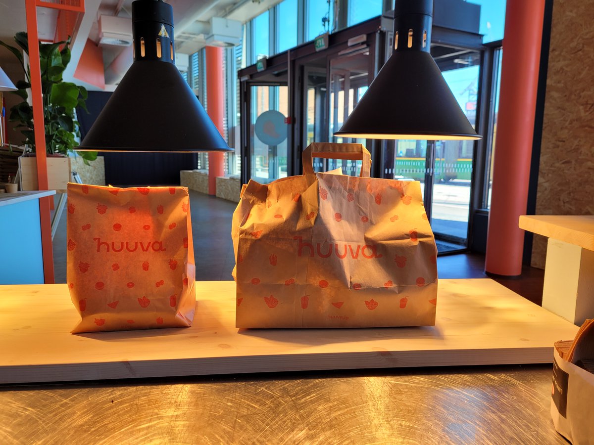 Aloitin eilen uudet työt Learning Managerina <a href="/huuvaio/">Huuva</a>:lla. Pääsin heti puoleksi päiväksi itse oppimaan keittiöön! 😅

Nyt kiinnostaa:
- Mitkä ovat parhaita keinoja oppia ei-tietotyössä (digitaalisesti)?
- Ketä pitää tavata aihepiirissä oppiminen, työ, ravintola-ala, startup?