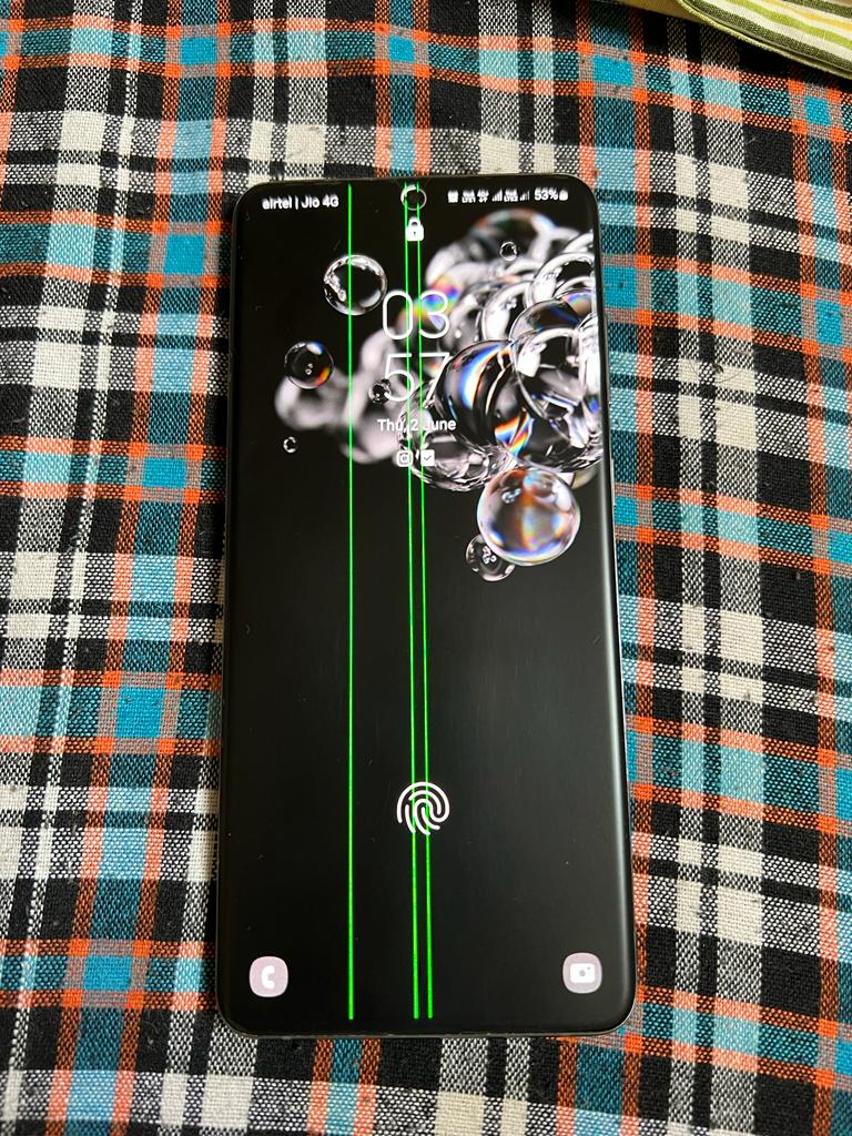 arjun_hugar_'s tweet photo. Hello I'm an engineering student in Bangalore, I've been a loyal customer of Samsung since years,I bought this s20 plus model when it was launched for around 75k just an year and half ago,after an year these thin vertical lines started appearing on the screen. https://t.co/mCLxn9oeVc