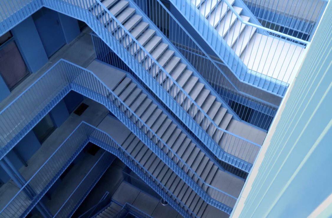 Weet jij waar deze fotogenieke trappen zich bevinden?🕵️‍♂️🔎Let us know! 💬