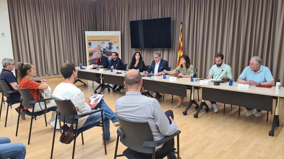 LoJoan's tweet photo. La pràctica de l’esport té una importància educativa i social rellevant, per aquesta raó són importants programes com #Futbolnet de @FundacioFCB, amb el qual a través de @DiputacioLleida fomentem la integració social a través de l’esport a #Tàrrega, #Tremp, #Guissona i #Lleida https://t.co/wkdRdRoQLk