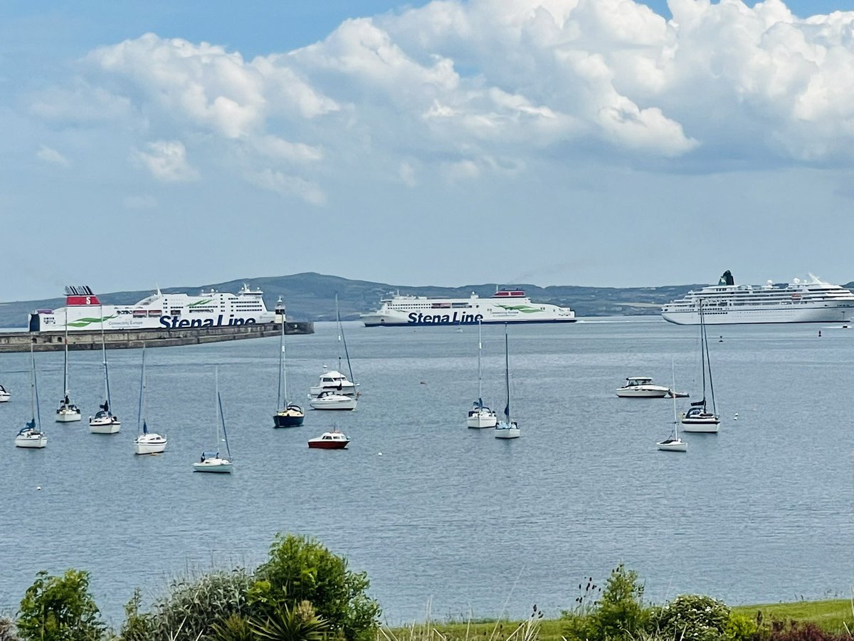 ‘Traffic jam’ at #holyhead <a href="/StenaLineUKIE/">Stena Line UKIE</a> #stenaestrid #stenaadventurer this lunchtime