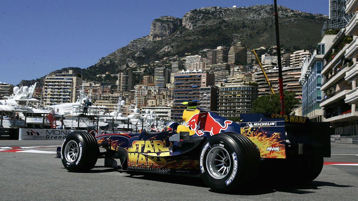 Star Wars X Red Bull Racing
2005 yılında serinin üçüncü filmi Star Wars Episode III: Sith’in İntikamı gösterime girdiğinde Red Bull Racing ekibi de filmi selamlamak için 2005 Monaco GP’ye Star Wars konseptiyle çıkmıştı.

#Formula1 #StarWars #StarWarsDay #MonacoGP #RedBullRacing