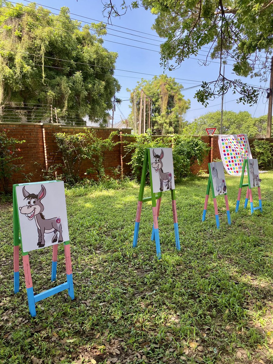 UKinGhana's tweet photo. Buntings hanged β
Backdrop mounted β
Games β
Tables set β
Here in Accra π¬π and across the Commonwealth, everyone is getting ready to celebrate Her Majestyβs #PlatinumJubilee.
Stick to our IG for all the fun from our #BigLunch
#platinumjubilee #platinumweekend #hm70 #hmtq https://t.co/jD3C1YiqBp