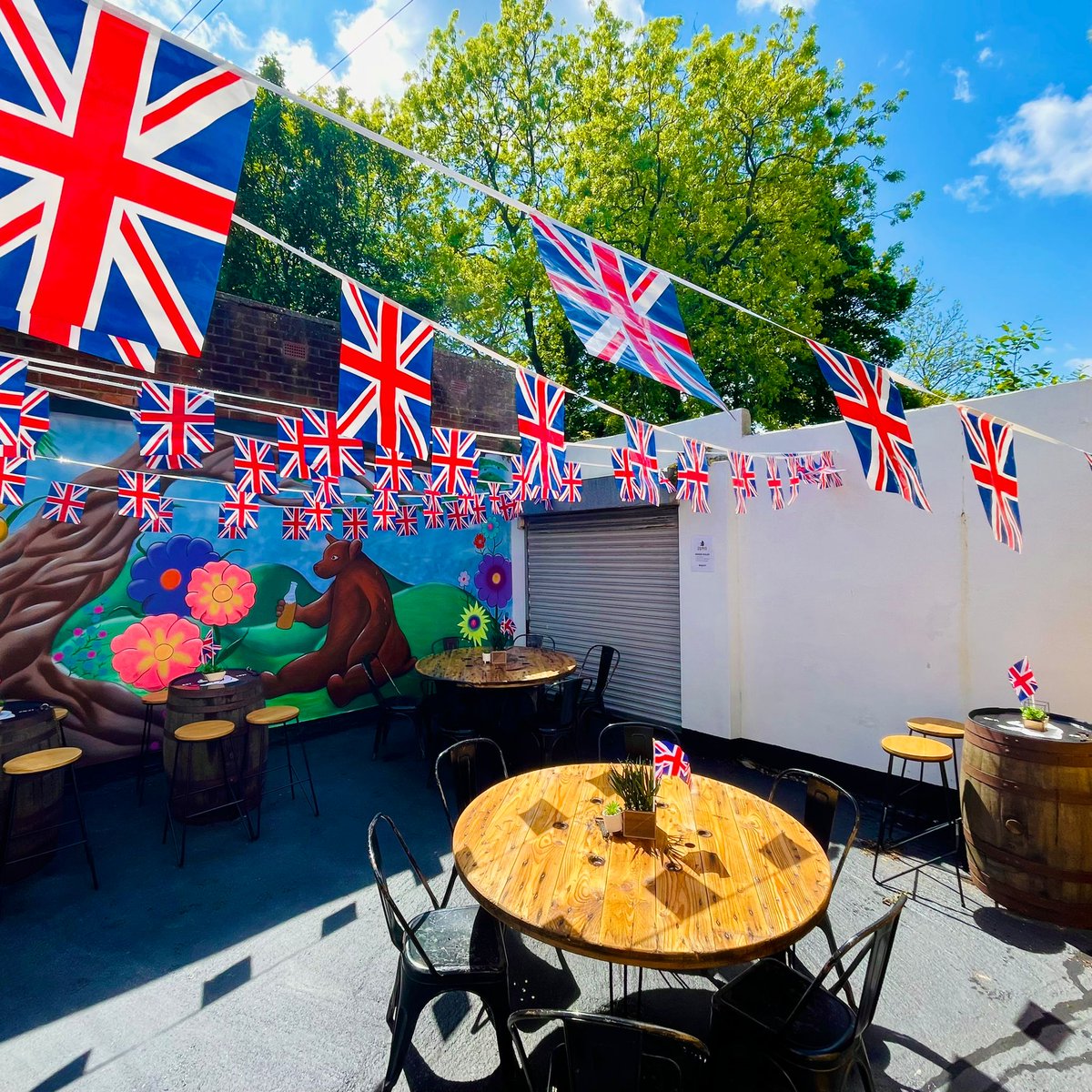 We've got a 'Taste of The U.K' happening with 4 cracking beers, one from each of our great nations!

<a href="/SouthLakesBrew/">South Lakes Brewing</a> - Bugman (England)
<a href="/pollysbrewco/">Polly's</a> - Now Here, No Where (Wales)
<a href="/boundarybrewing/">Boundary Brewing</a> - Forever Ago (N.Ireland)
<a href="/BrewToon/">Brew Toon</a> - Communication Bakedown (Scotland)

🇬🇧🐻🍻