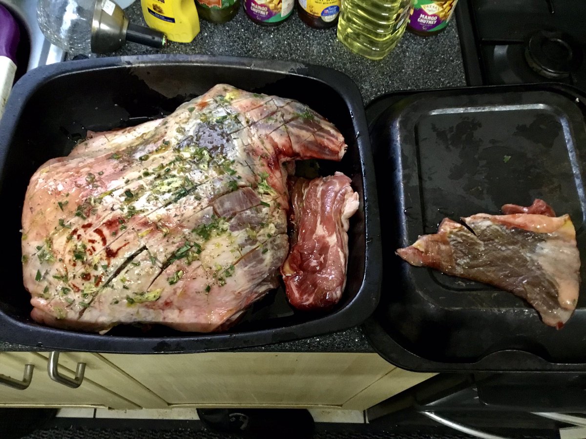 tantrictrevbbq's tweet photo. Itβs on. Whole bone in Lamb Shoulder. Marinated in Rosemary,garlic,thyme and olive oil. Chicken stock and sliced lemon. Wish me luck. #lamb #BBQ #webermastertouch #webergrills #lambshoulder. https://t.co/AwbmHyG0bg