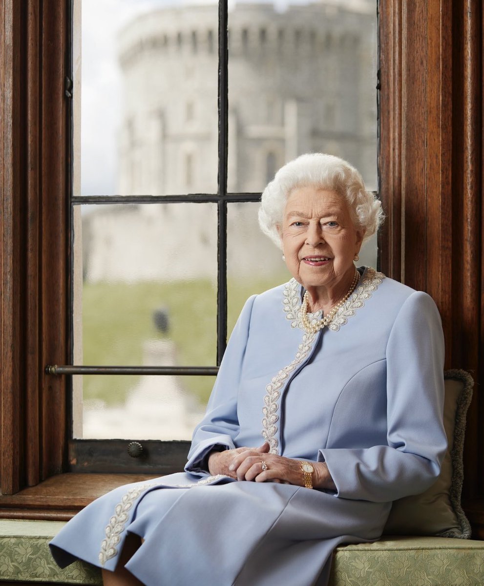 gregkellyusa's tweet photo. Well, I'm gonna have to CALL BULLSHIT on all this QUEEN worship. Am I the only one who remembers how MEAN and SNOBBY she was with DIANA? Sorry- but Diana WOULD STILL BE ALIVE if the Queen weren't so SNOOTY. PS: is the Carriage from SADDAM HUSSEIN'S GARAGE? So gaudy. No class! https://t.co/ot0CfKDdT1