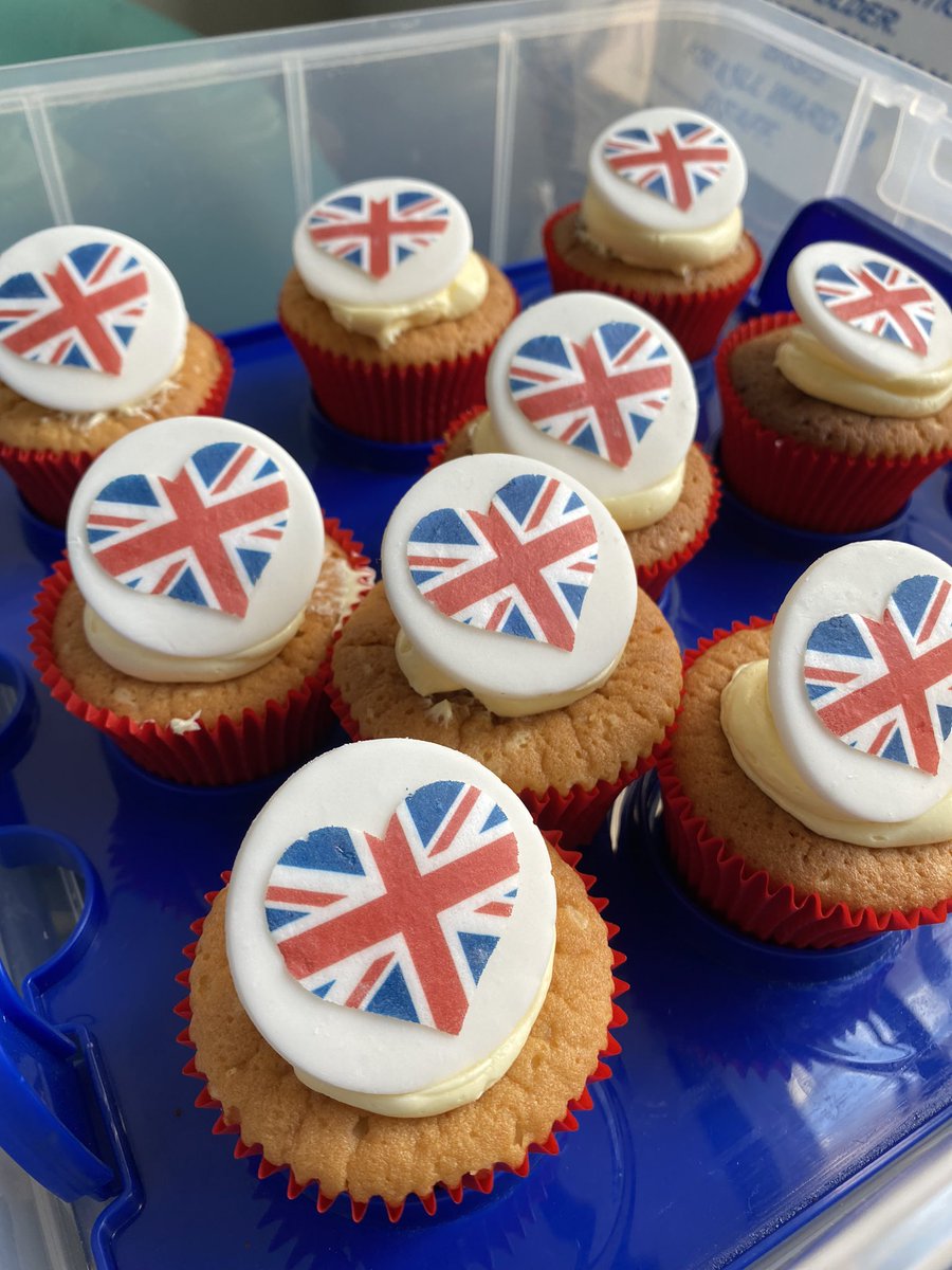 Big thank you to our HCA Abbie for buying organising these jubilee cakes for our party! Staff and patients are excited for 3pm! #wardjubileeparty