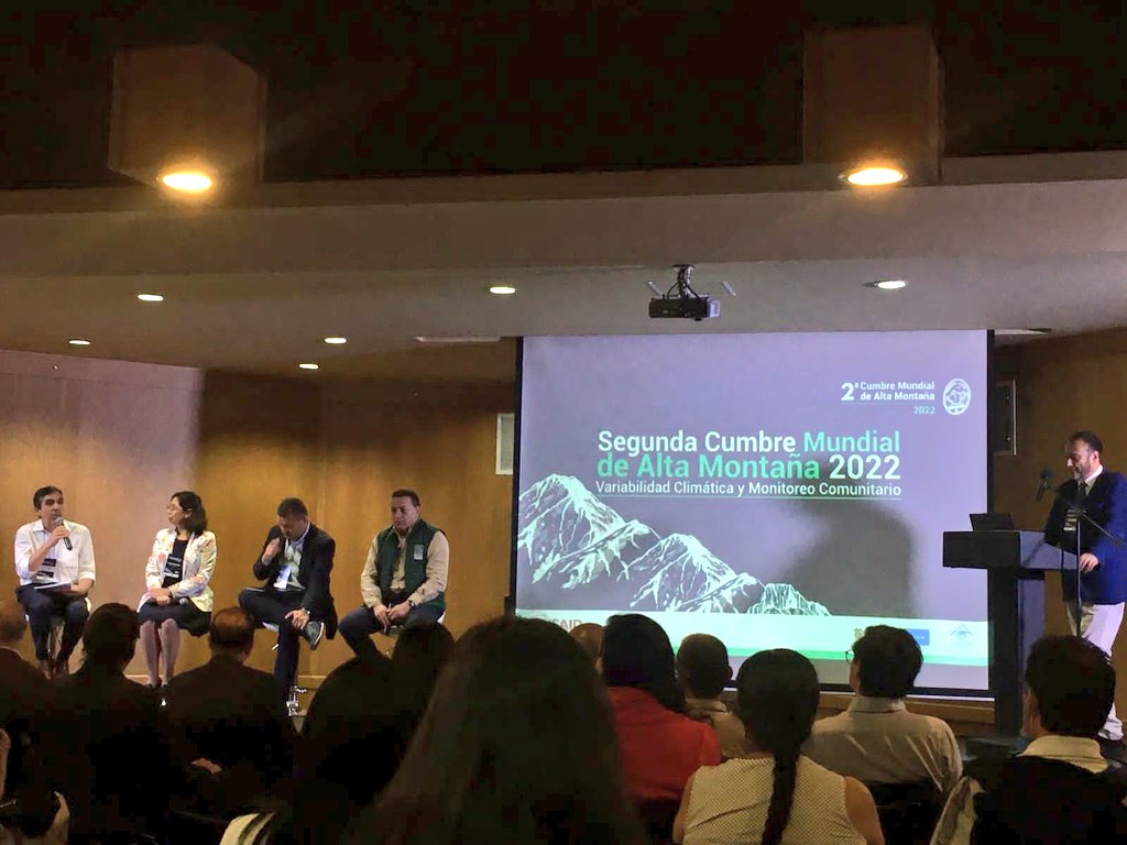ApecsColombia's tweet photo. #APECSColombia presente Jhon Mojica y Juan Barbosa en 2da #CumbreMundialdeAltaMontaña en Col🇨🇴organiza #USAID e #IDEAM. La investigación glaciologica de Col en Antártica gran herramienta en estudio d nuestros glaciares tropicales, y conoce la cartografia de paisaje glaciar en 🇨🇴 https://t.co/sW5Mlh0CPz