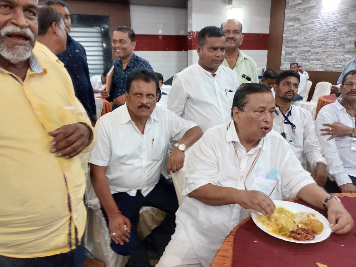 debendramahanga's tweet image. A meeting with the newly elected OPCC PRESIDENT SARAT PATNAIK AND TEAM....

#debendrakumarsahoo #CongressFor2022 #CongressAhead #VoteForCongress #CongressParty #Congressman #Mahanga