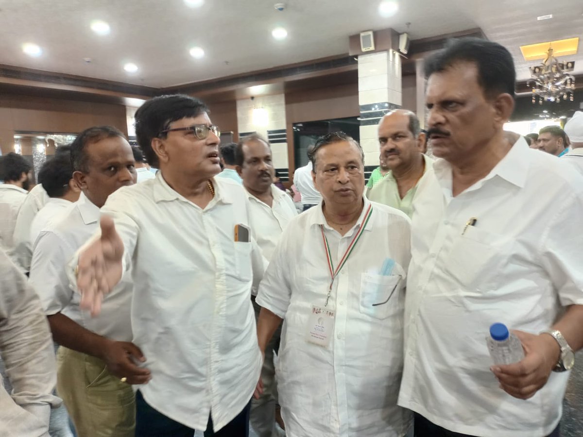 debendramahanga's tweet image. A meeting with the newly elected OPCC PRESIDENT SARAT PATNAIK AND TEAM....

#debendrakumarsahoo #CongressFor2022 #CongressAhead #VoteForCongress #CongressParty #Congressman #Mahanga