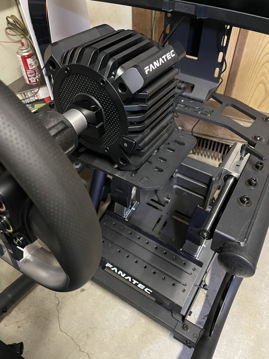 kaz180SX's tweet photo. DD ProとTR8 Proがやって組み上がった!
ネジ山が潰れたりハンコンの高さとかの調整やらで組んだりバラしたりでかなり期間がかかった。モニターも新規で買ってGT7がプレイ出来る。
コントローラーと全然違うから慣れるまで時間がかかるかも
#tr8pro #trakracer #gt7 #ddpro https://t.co/1pZfWML8t1