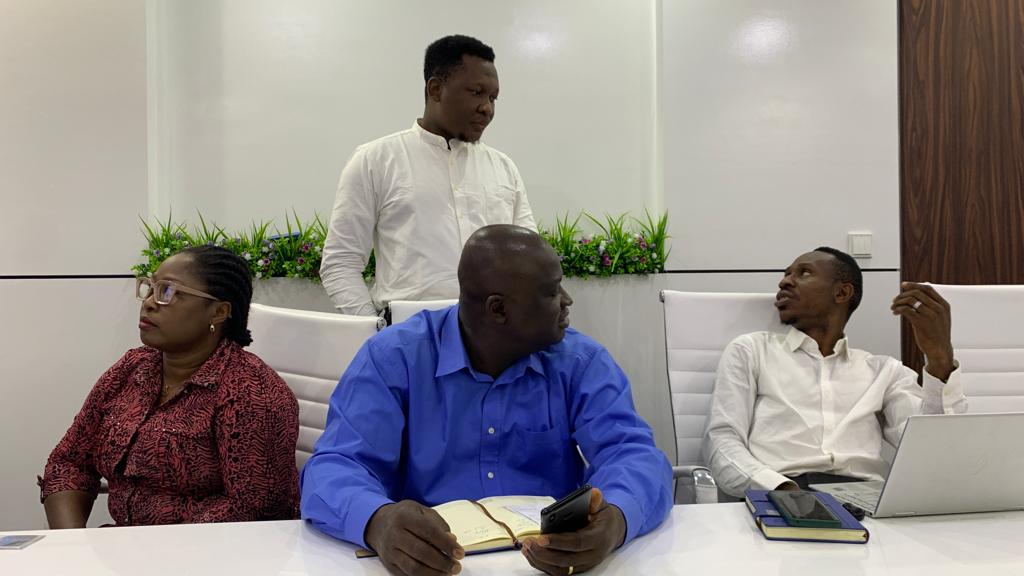 mydigikolo's tweet photo. Emmanuel Akintubosun (Head, Business Strategy) decided to sub us at today's Knowledge Sharing Session(KSS). 🙈
The session was insightful! 👌
#digitalspacecapital #humansofdsc #kssthursdays #growingtogether #learninganddevelopment https://t.co/Xr8t7EgRYQ