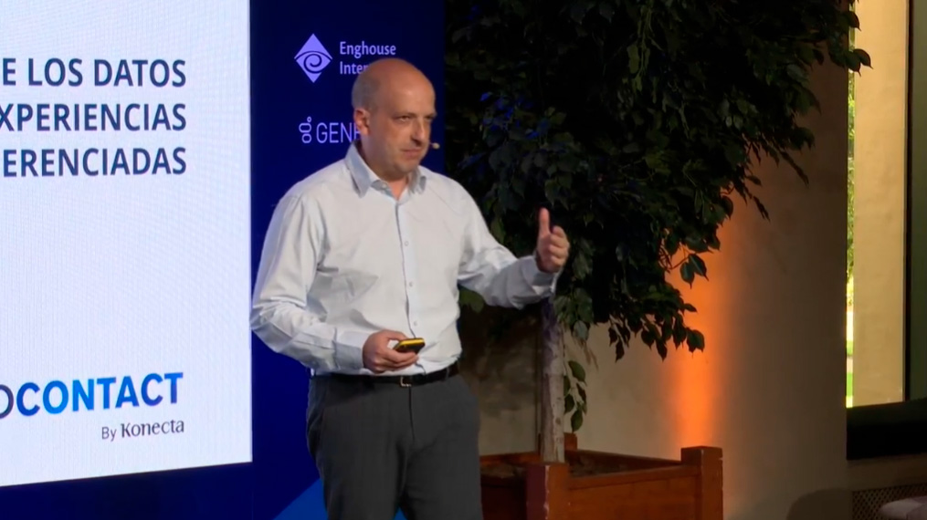 Ya están en el escenario de #expocontact Sandra Cortez de <a href="/Verint/">Verint</a> y Manuel Beltrán de Evolutio para hablarnos del poder de los datos como herramienta para potenciar la relación con el cliente.