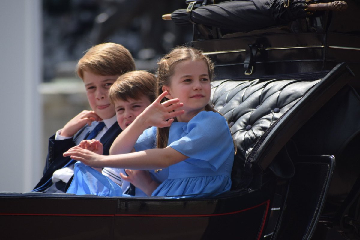 thomasdaigle's tweet photo. Update on the Cambridge kids: Charlotte has already mastered the royal wave. Her brothers look slightly overheated and mostly bored. https://t.co/eJADg2Vhls