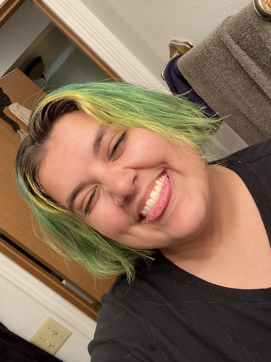 Alisa_Starr's tweet photo. My new hair has me feeling so gay and proud. Happy pride fuckers 🥰🏳️‍🌈 https://t.co/hlkYYXJIQM