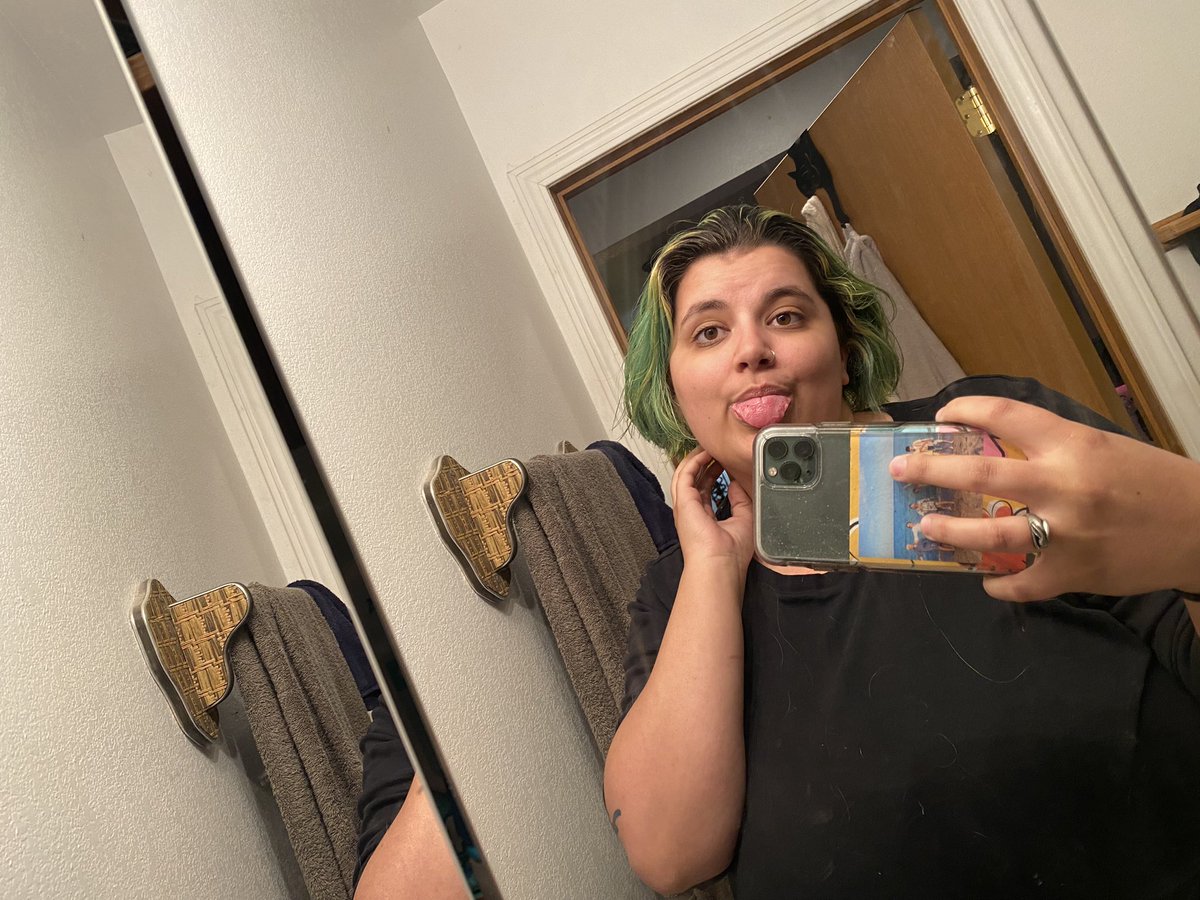 Alisa_Starr's tweet photo. My new hair has me feeling so gay and proud. Happy pride fuckers 🥰🏳️‍🌈 https://t.co/hlkYYXJIQM