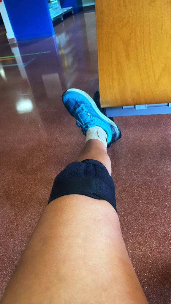 katiamartin86's tweet photo. Y ahora al hospital, 1 mes después me llaman para hacerme pruebas 😆😆 #VivalaSanidadPública #lesiónderodilla #quistedebaker https://t.co/9dRkJ9prnM
