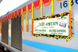 khatun_nilofar's tweet photo. After being suspended for more than two years due to the Covid-19, #IndoBangladeshFriendship #PassengerTrain service will resume. Kolkata-Khulna #BondhanExpress and #MaitriExpress are scheduled to resume service between Kolkata and Dhaka. #EparBangla_OperBangla https://t.co/yZyZXeygd4