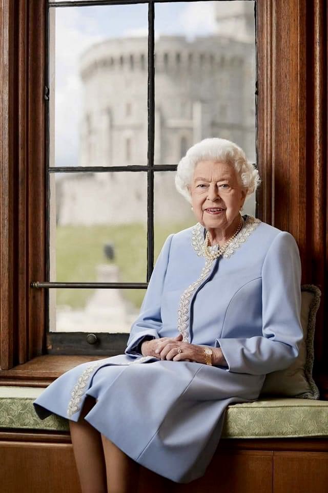 BerksPGL's tweet photo. "Long to reign over us, 
God save the Queen."

On the occasion of the Platinum Jubilee, the Brethren of the Royal Province of Berkshire would like to send our most heartfelt congratulations to Her Majesty The Queen.

#QueensPlatinumJubilee #PlatinumJubilee #HM70 https://t.co/71jJZL6Gzw