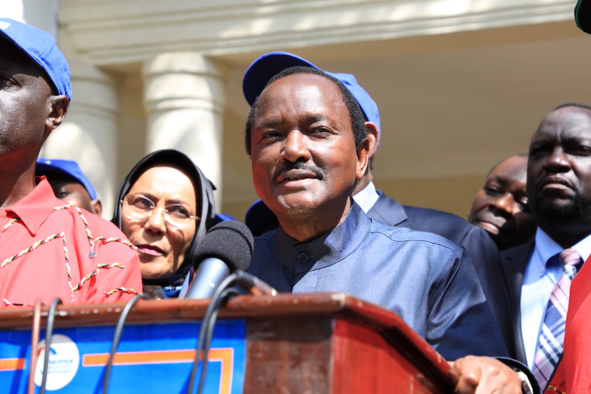 NationBreaking's tweet photo. KALONZO MUSYOKA accepts nomination as Chief Cabinet Secretary by Raila Odinga, congratulates Martha Karua for being named running mate.
https://t.co/CrEsI4xfUp https://t.co/CfZgne0hKb