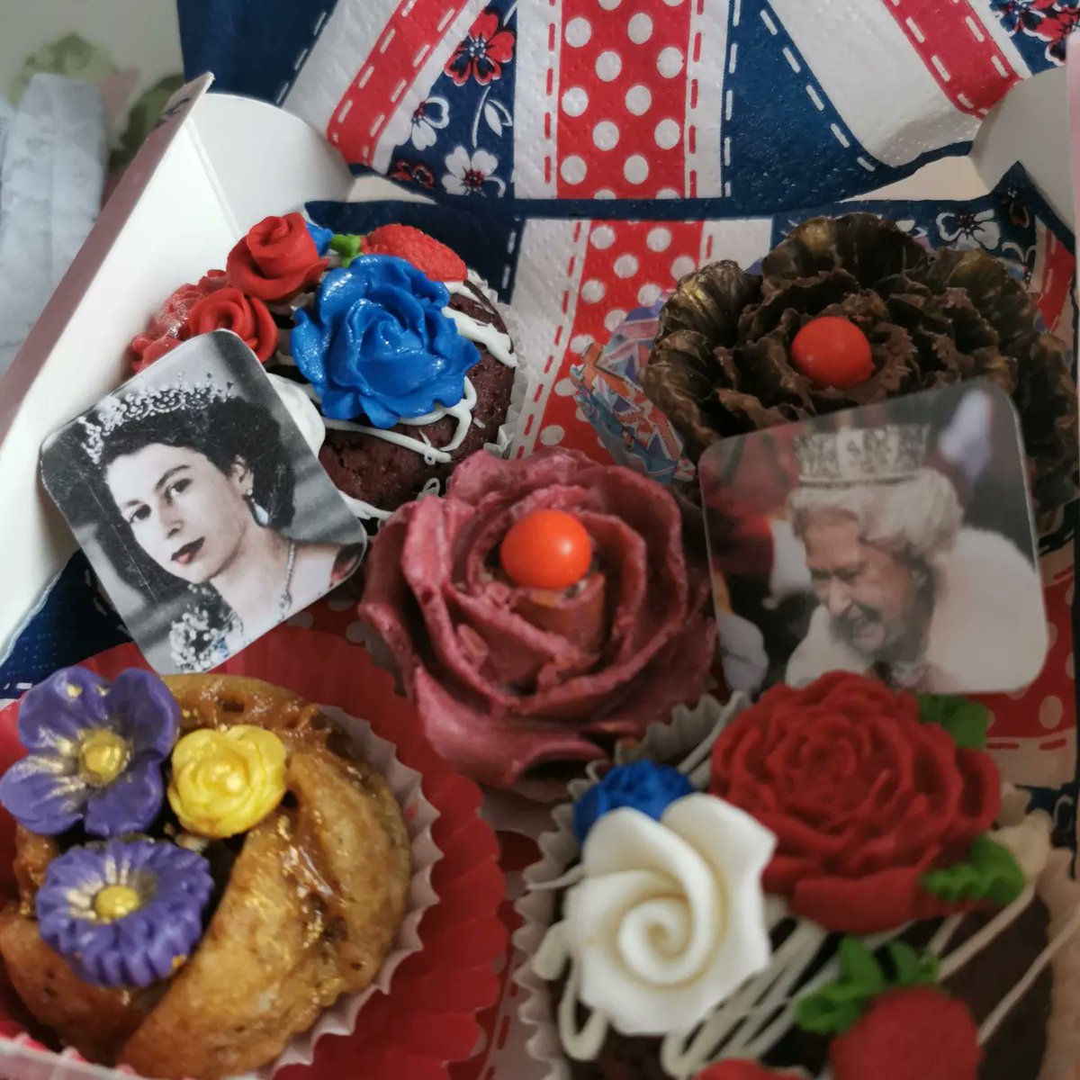 sonyaoku's tweet photo. #queenelizabeth #platinumjubilee #queenjubileecelebrations #queensjubilee #godsavethequeen https://t.co/pKuncFhkDr