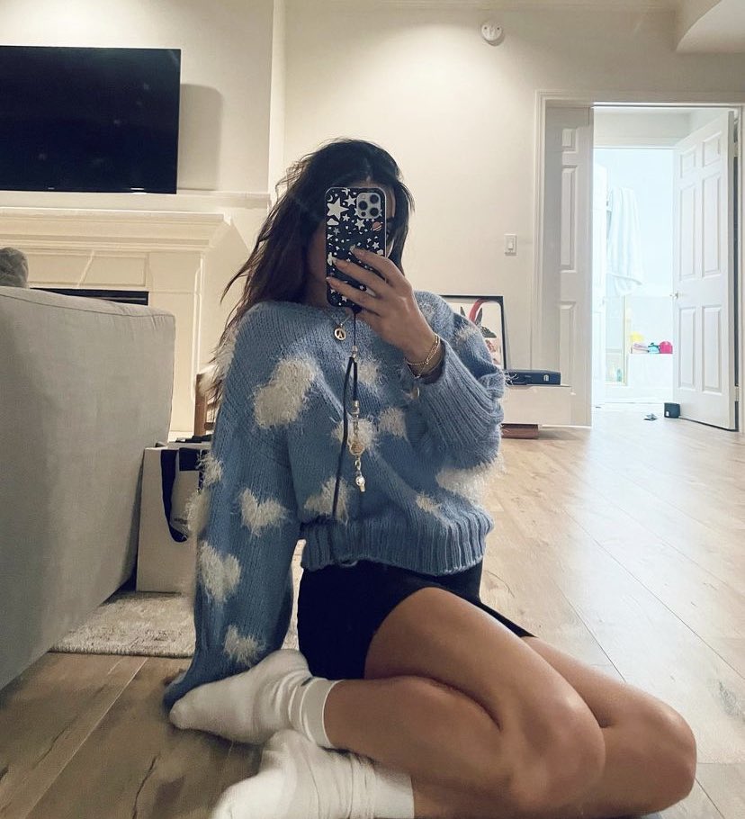 __________________________________
    ← ⚪ now ⠇      

Buenos dias chiquis ☁️☁️☁️