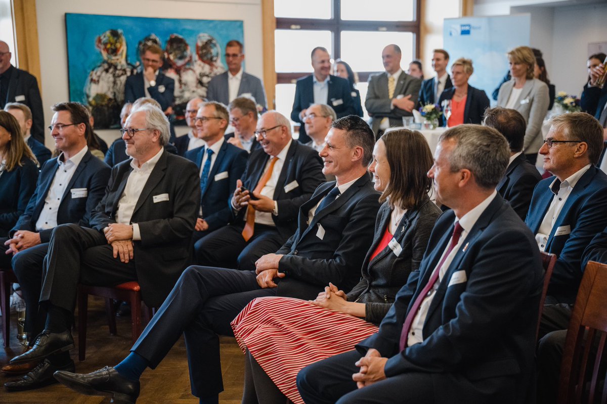 IHK_Nord's tweet photo. Standortfaktor: #Norddeutschland punktet mit sauberer und krisenfester Energie 💨☀️💧Was Wirtschaft jetzt braucht, um den Wettbewerbsvorsprung zu nutzen: #Planungsbeschleunigung und #Investitionssicherheit
 ➡️ https://t.co/KjFrNiQsqo
 
#Dankeschön an alle für den tollen Abend 🙌🏻 https://t.co/Udnyjcn7J0