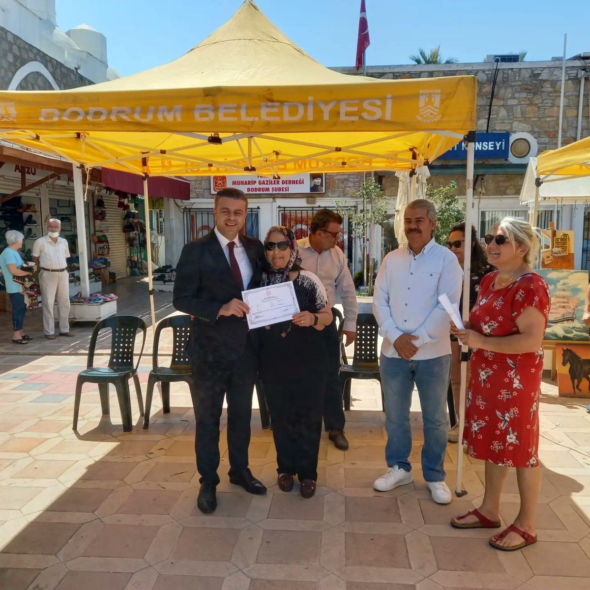 Hayat Boyu Öğrenme Haftası kapsamında,Bodrum Halk Eğitimi Merkezi Müdürlüğümüzce düzenlenen sergi açılışlarımız yapıldı.
(Turgutreis ve Merkez Sergilerimiz)
#bodrumhalkeğitimimerkezi 
#bodrum 
#sergi
#hayatboyuöğrenme 
#hayatboyuöğrenmehaftası 
#hayatboyuöğreniyorum