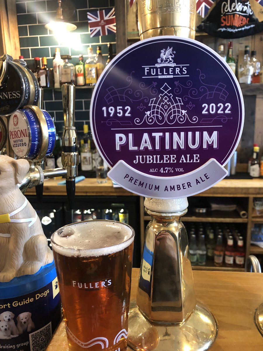 WhiteHart_Hotel's tweet photo. The Platinum Jubilee Ale has arrived. A premium malty amber ale offering note of blackberries, fruitcake and a hint of spice, dry hopped with British Sovereign.

#jubilee #ale #fullers #weekend #summer https://t.co/VTarwsd2So